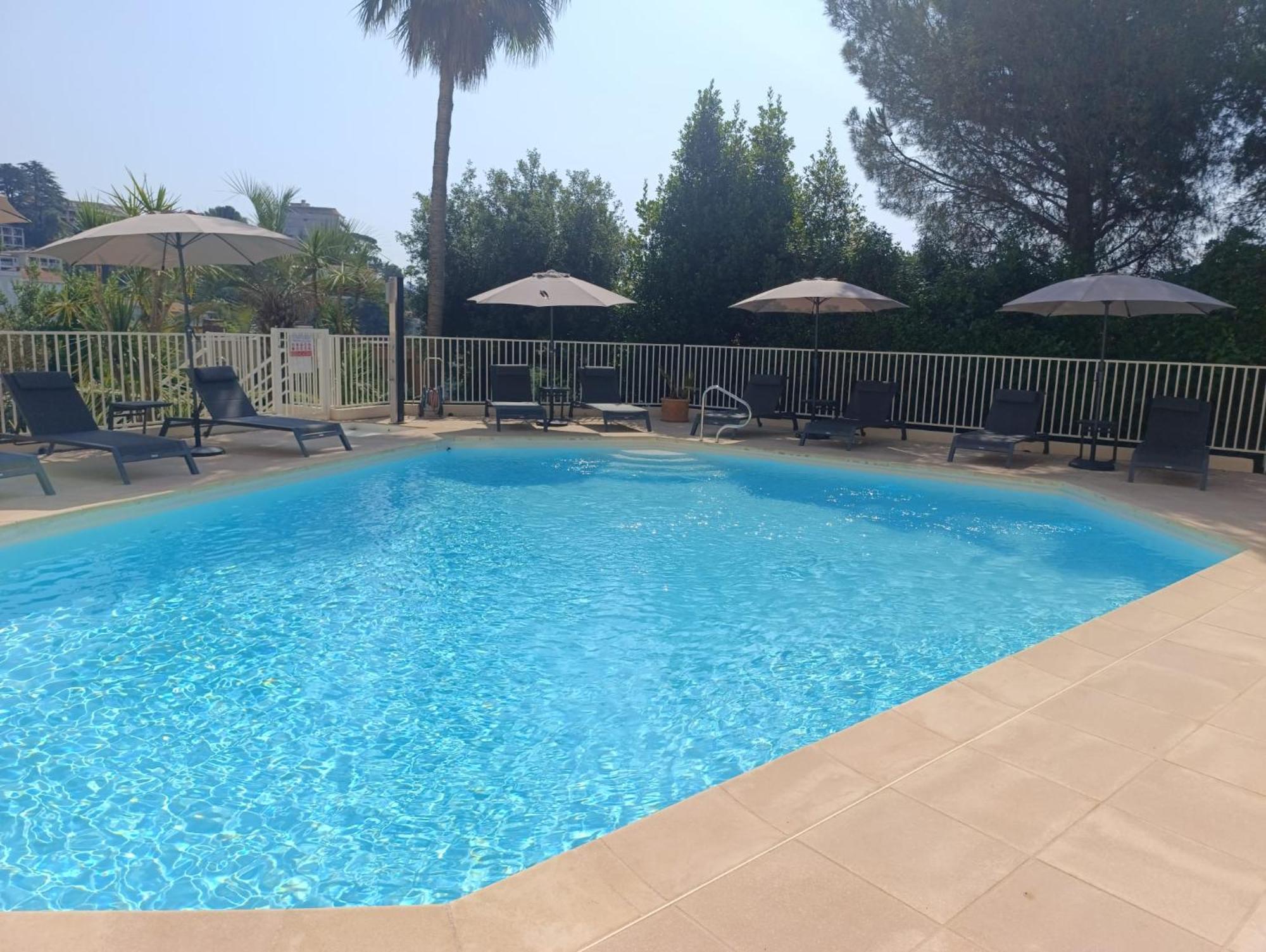 De Luxe Sun Paradis, Terrasse, Vue Piscine Cannes